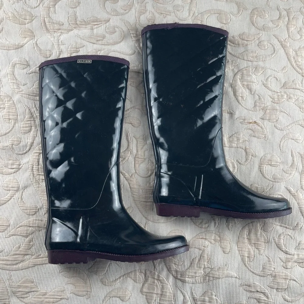 Tommy Hilfiger Womens Black Quilted Tall Rain Boots Purple Trim Size 7 TWVINTAGE